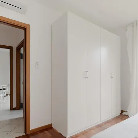 Apartmán Guesthost - Bright With Garden *