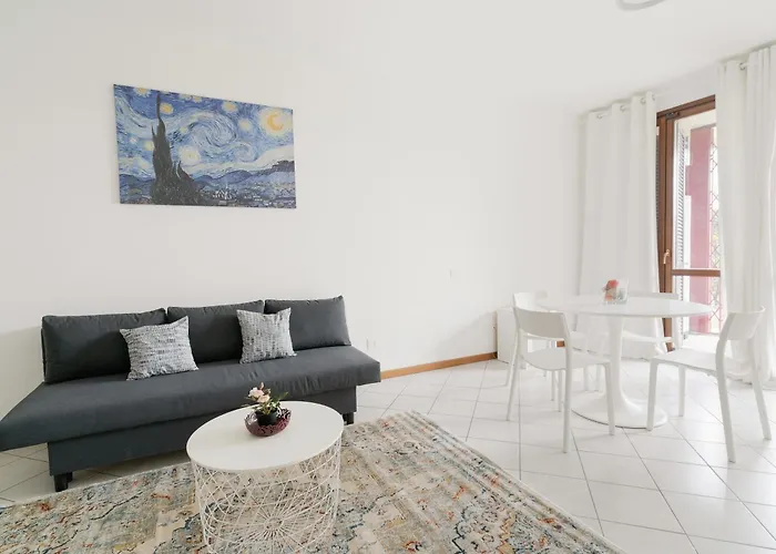 Guesthost - Bright With Garden Apartment Mailand